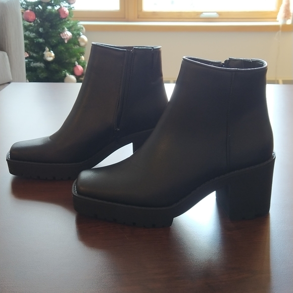 Alex Bootie Lug Sole Black Leather Slip on - Picture 2 of 7